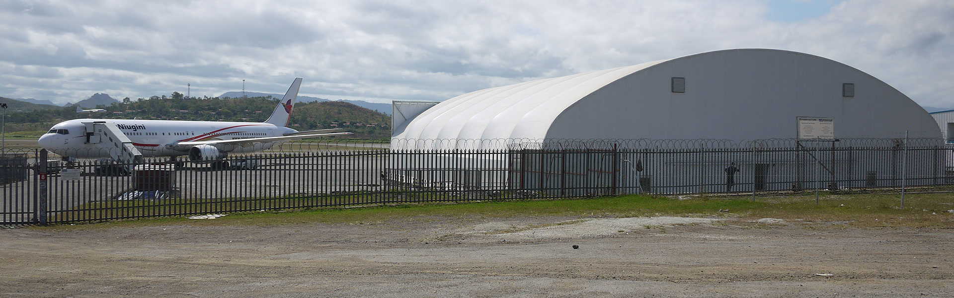 10181, Air Niugini Hangar, PVC, 2009, FS 5 BANNER